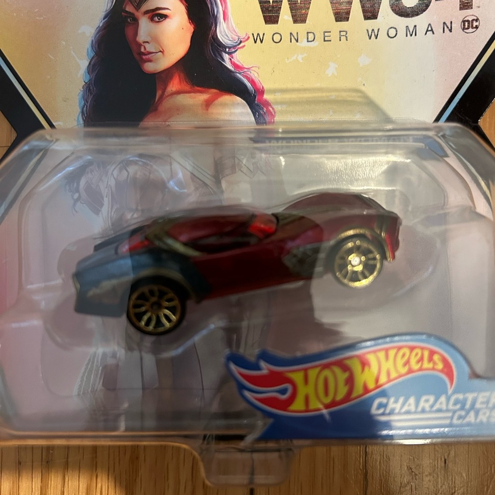 Hot Wheels Wonder Woman Character Car